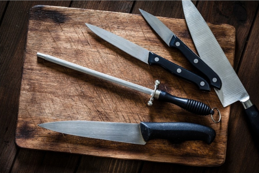 Olika sorters knivstål och knivar