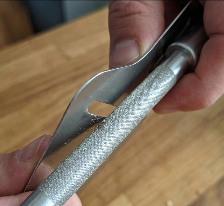 Slipar osthyvel med brynstal baksidan